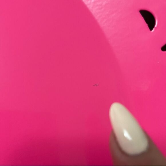 Spritz Bright Pink Doily Scalloped Serving or Vanity Tray - Picture 4 of 10